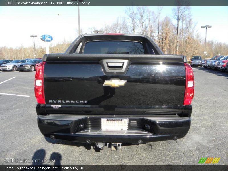 Black / Ebony 2007 Chevrolet Avalanche LTZ 4WD