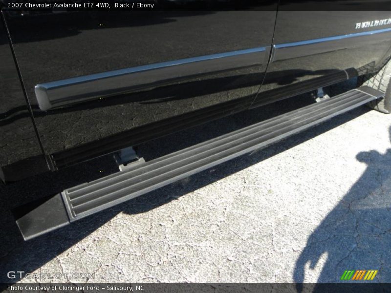 Black / Ebony 2007 Chevrolet Avalanche LTZ 4WD