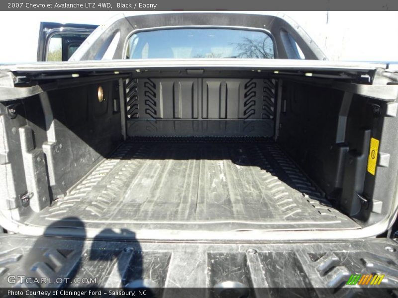 Black / Ebony 2007 Chevrolet Avalanche LTZ 4WD