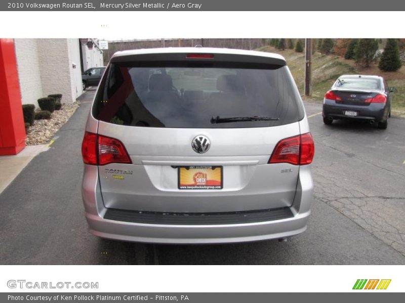 Mercury Silver Metallic / Aero Gray 2010 Volkswagen Routan SEL