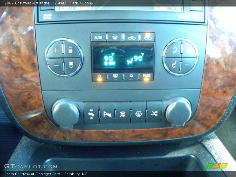 Controls of 2007 Avalanche LTZ 4WD