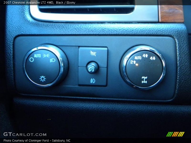 Controls of 2007 Avalanche LTZ 4WD