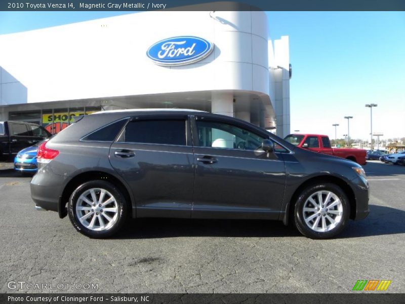 Magnetic Gray Metallic / Ivory 2010 Toyota Venza I4