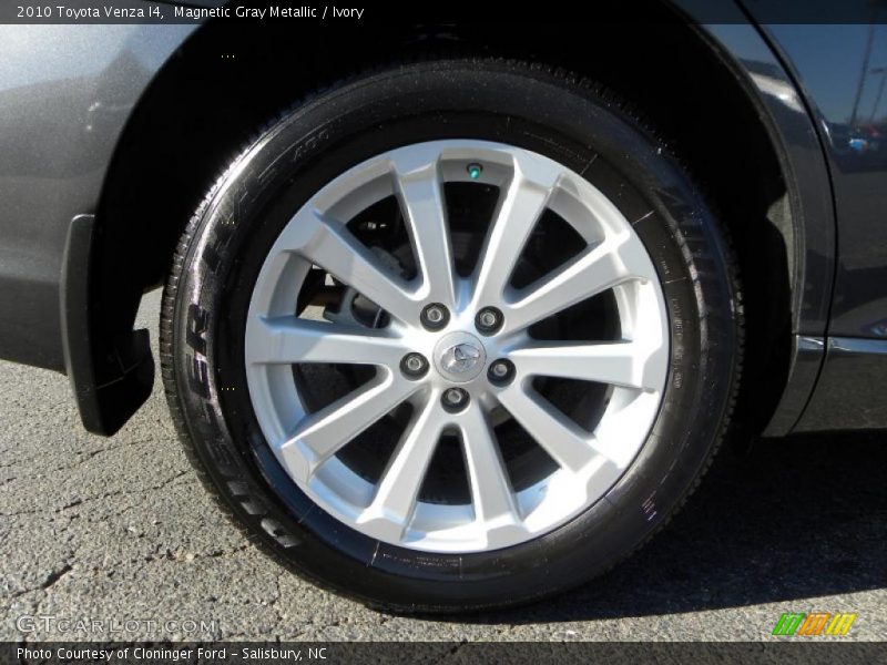 Magnetic Gray Metallic / Ivory 2010 Toyota Venza I4