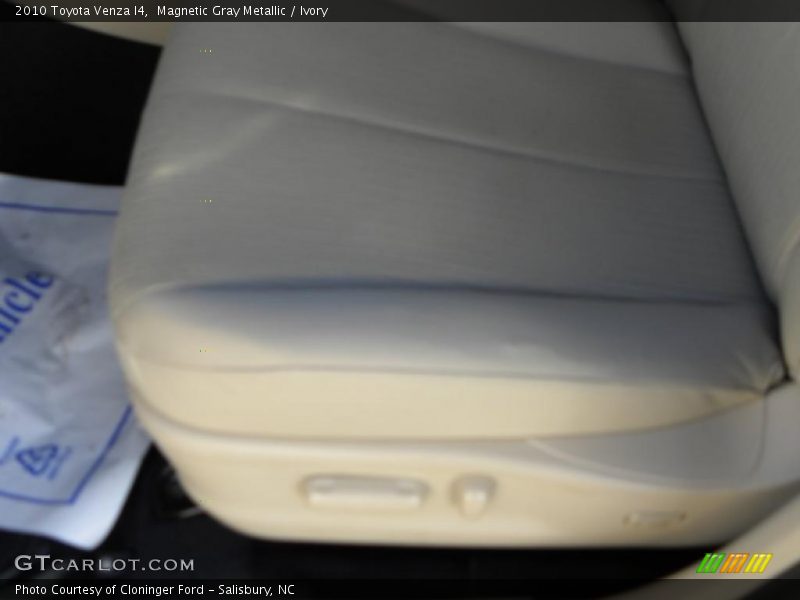 Magnetic Gray Metallic / Ivory 2010 Toyota Venza I4