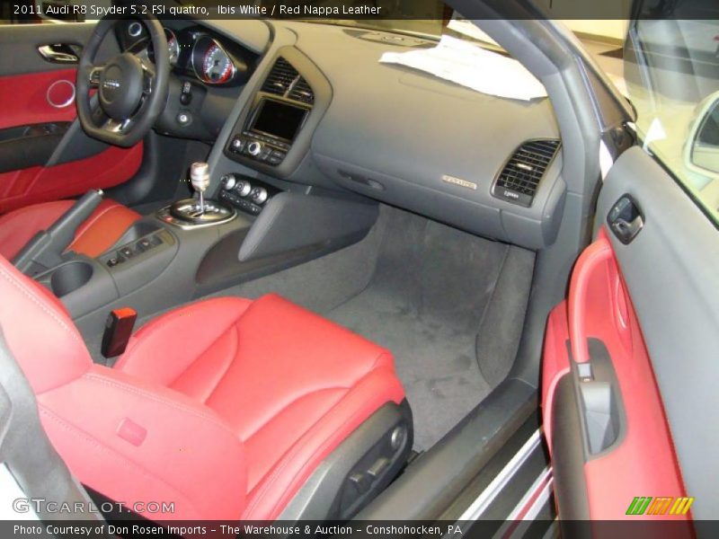 Dashboard of 2011 R8 Spyder 5.2 FSI quattro