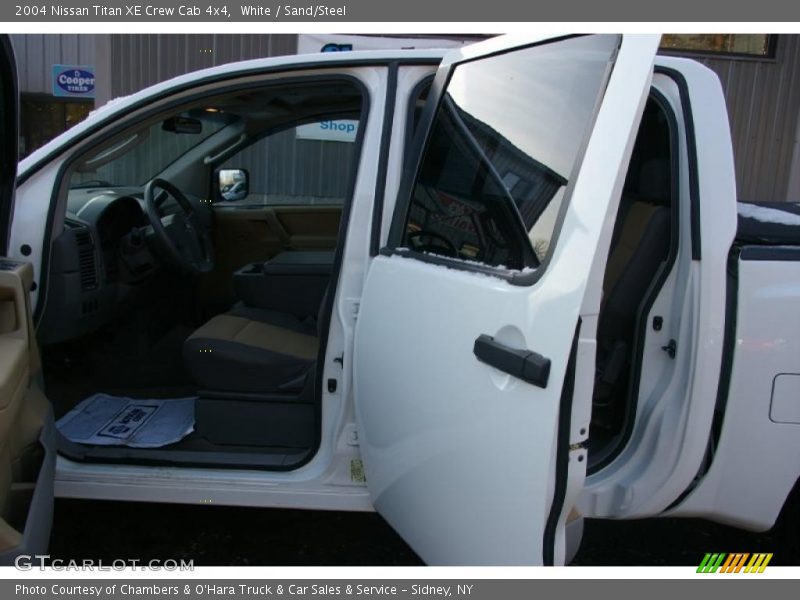 White / Sand/Steel 2004 Nissan Titan XE Crew Cab 4x4