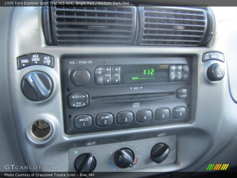Controls of 2005 Explorer Sport Trac XLS 4x4