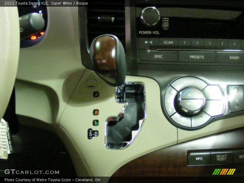 Super White / Bisque 2011 Toyota Sienna XLE