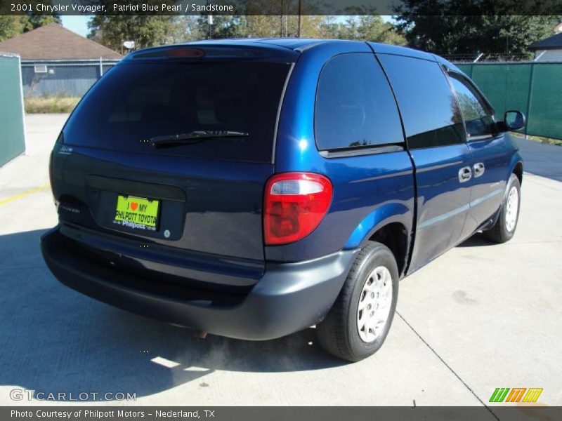 Patriot Blue Pearl / Sandstone 2001 Chrysler Voyager
