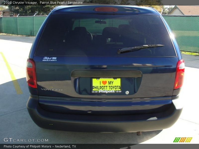 Patriot Blue Pearl / Sandstone 2001 Chrysler Voyager