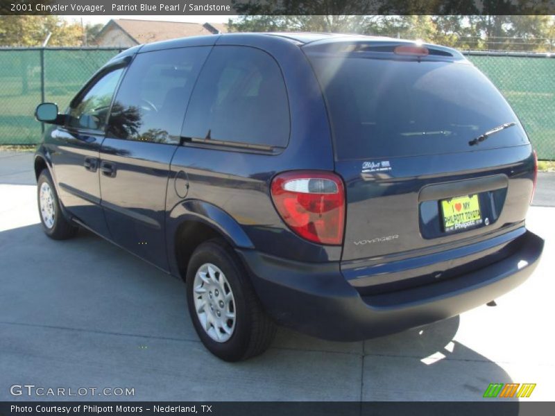 Patriot Blue Pearl / Sandstone 2001 Chrysler Voyager