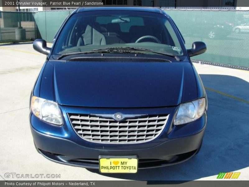 Patriot Blue Pearl / Sandstone 2001 Chrysler Voyager