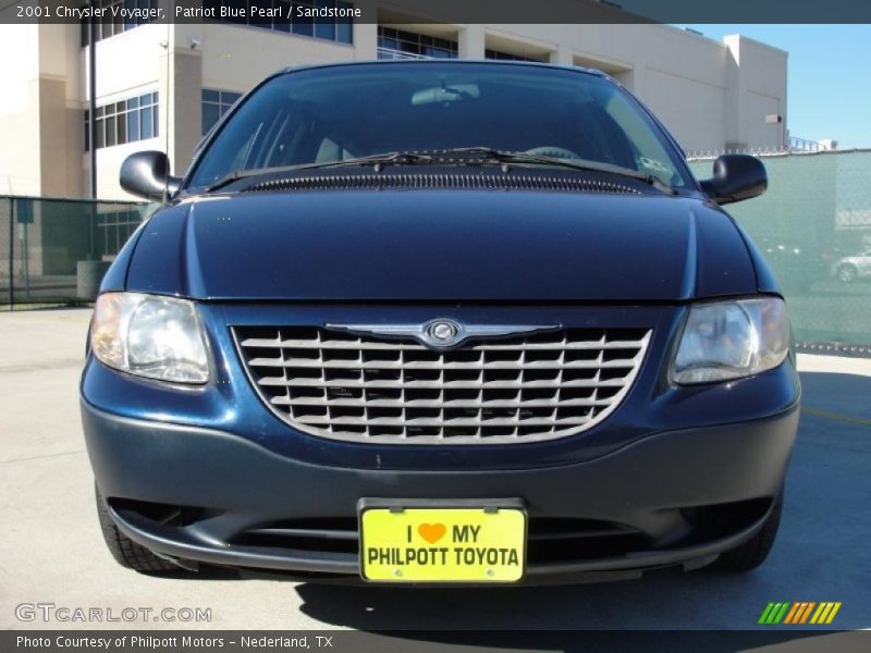 Patriot Blue Pearl / Sandstone 2001 Chrysler Voyager