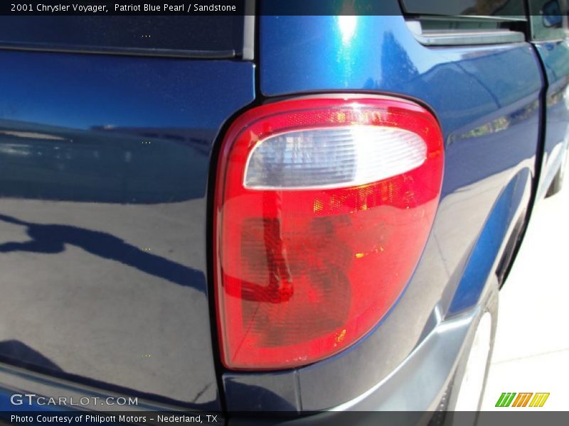 Patriot Blue Pearl / Sandstone 2001 Chrysler Voyager