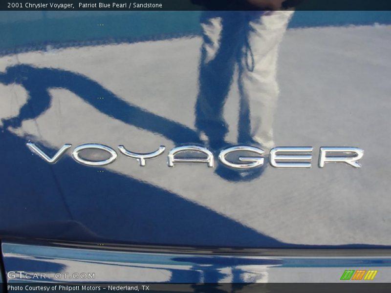  2001 Voyager  Logo