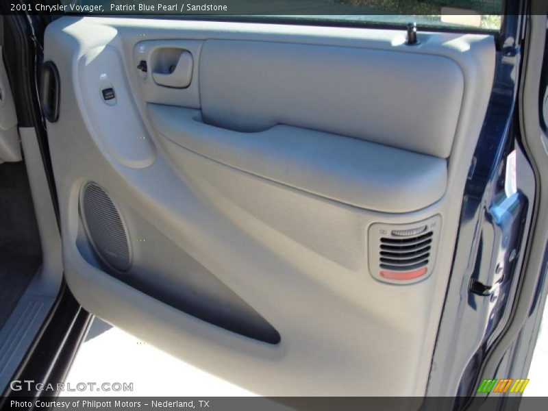 Patriot Blue Pearl / Sandstone 2001 Chrysler Voyager