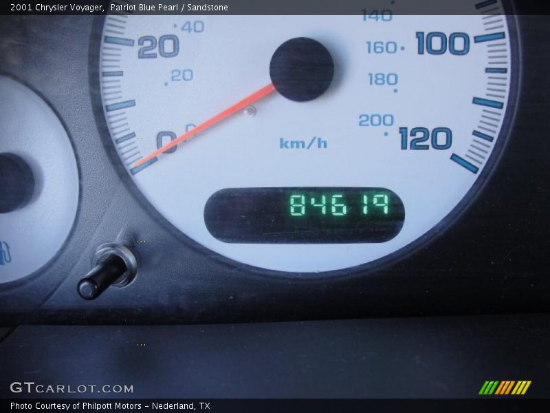 Patriot Blue Pearl / Sandstone 2001 Chrysler Voyager
