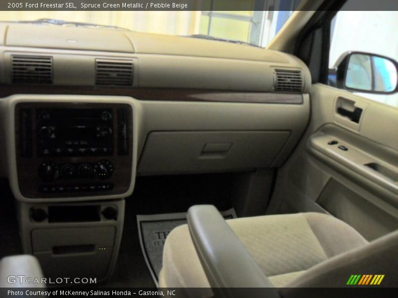 Spruce Green Metallic / Pebble Beige 2005 Ford Freestar SEL