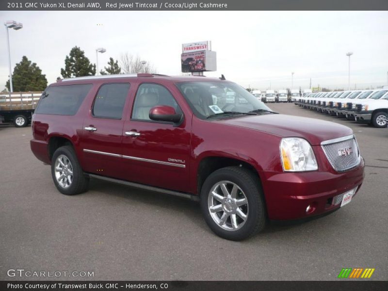 Front 3/4 View of 2011 Yukon XL Denali AWD