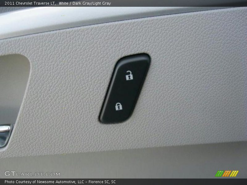 White / Dark Gray/Light Gray 2011 Chevrolet Traverse LT