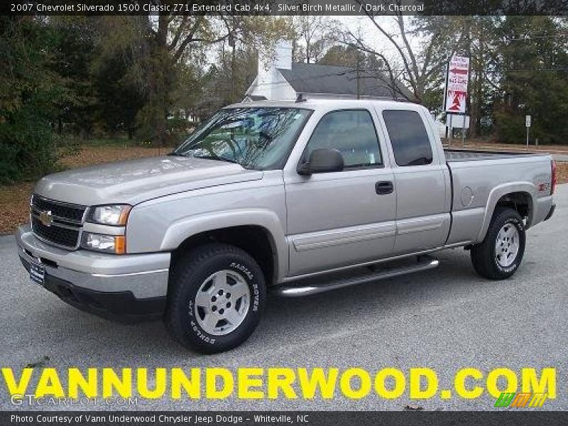 Silver Birch Metallic / Dark Charcoal 2007 Chevrolet Silverado 1500 Classic Z71 Extended Cab 4x4