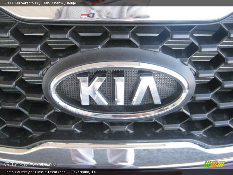 Dark Cherry / Beige 2011 Kia Sorento LX