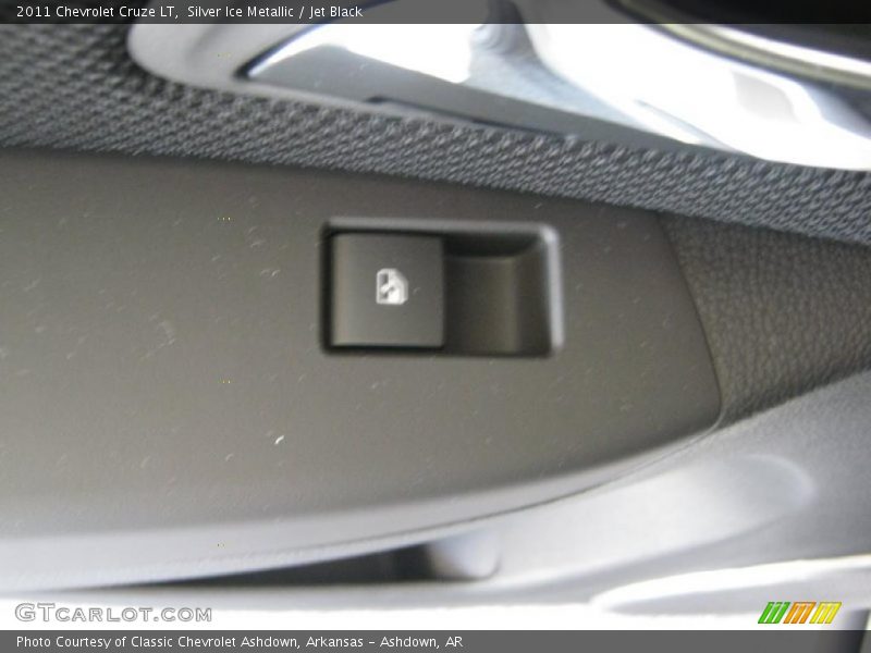 Silver Ice Metallic / Jet Black 2011 Chevrolet Cruze LT