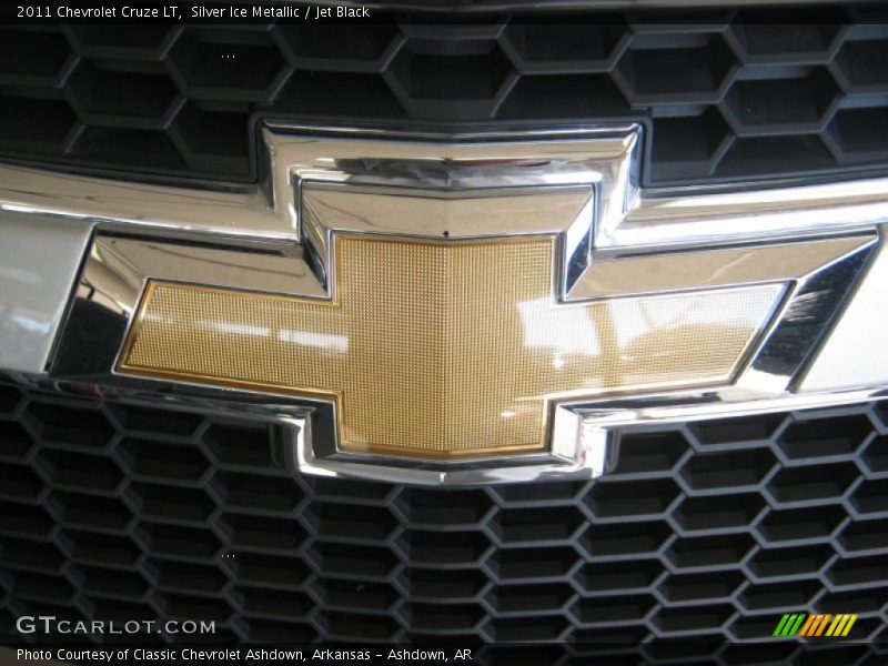 Silver Ice Metallic / Jet Black 2011 Chevrolet Cruze LT