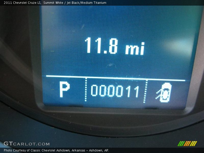 Summit White / Jet Black/Medium Titanium 2011 Chevrolet Cruze LS