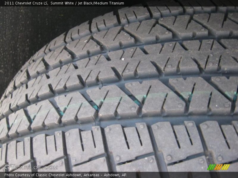 Summit White / Jet Black/Medium Titanium 2011 Chevrolet Cruze LS
