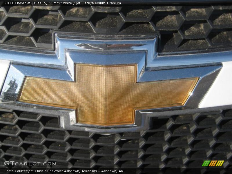 Summit White / Jet Black/Medium Titanium 2011 Chevrolet Cruze LS