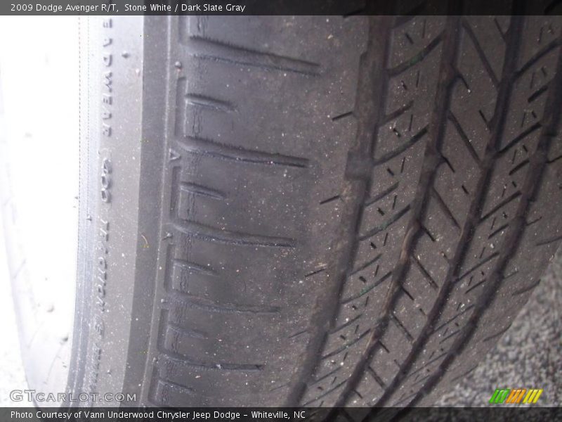 Stone White / Dark Slate Gray 2009 Dodge Avenger R/T