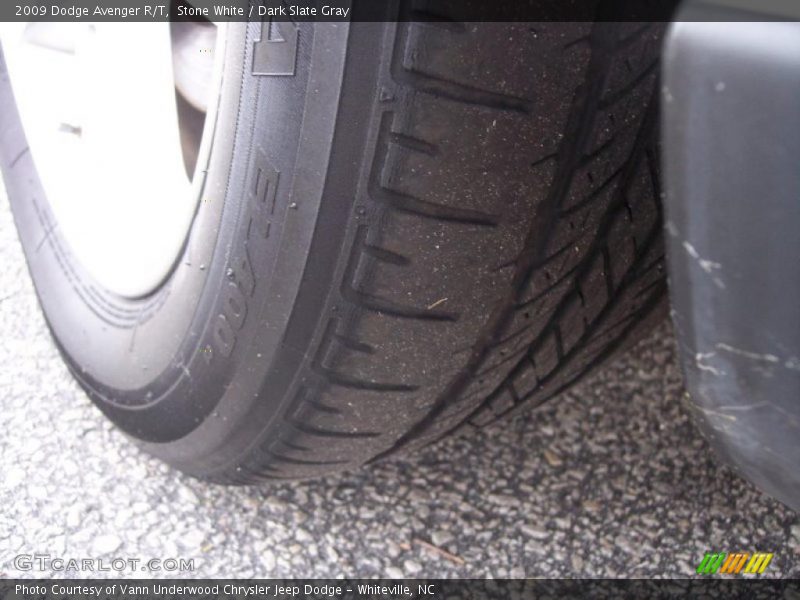 Stone White / Dark Slate Gray 2009 Dodge Avenger R/T