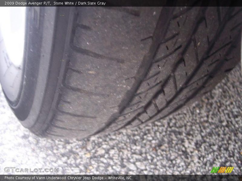 Stone White / Dark Slate Gray 2009 Dodge Avenger R/T