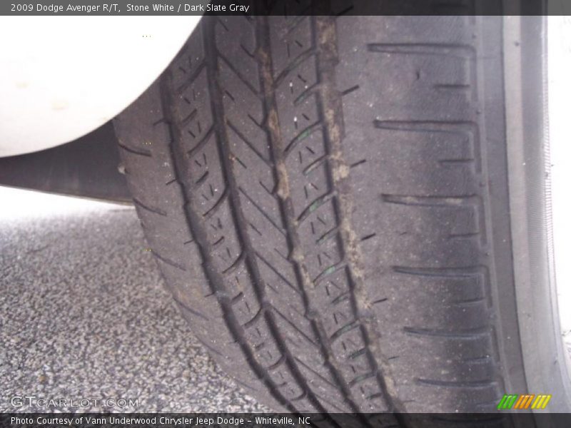Stone White / Dark Slate Gray 2009 Dodge Avenger R/T