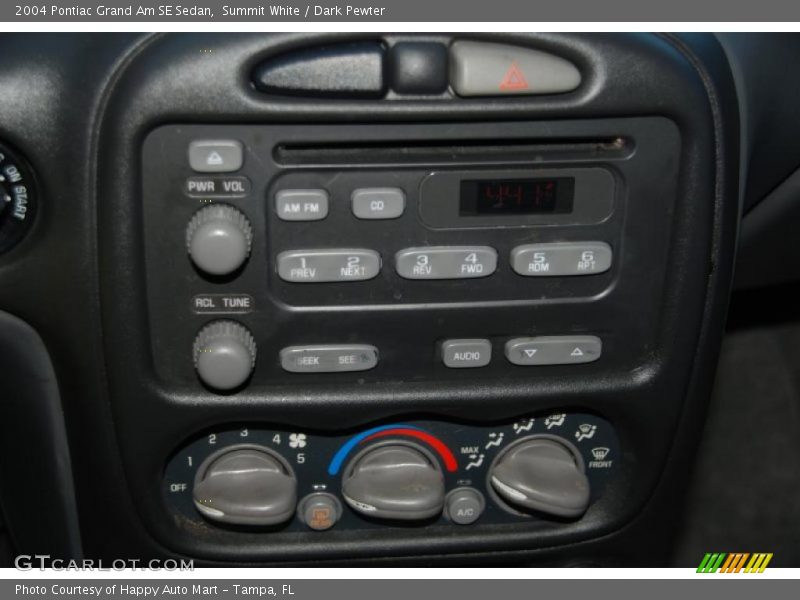 Summit White / Dark Pewter 2004 Pontiac Grand Am SE Sedan