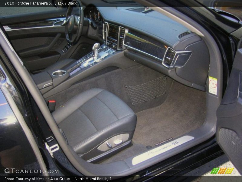Dashboard of 2010 Panamera S