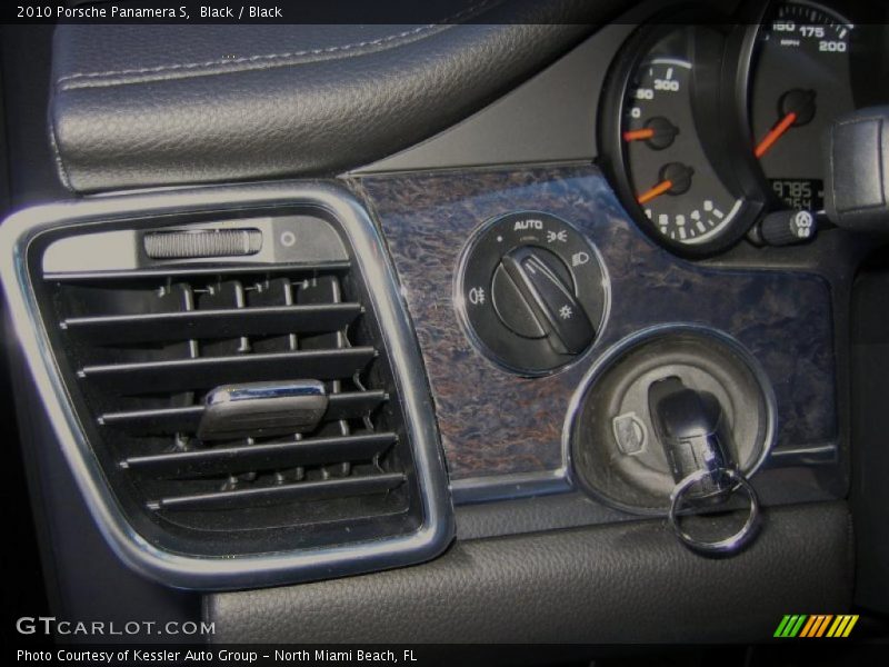 Controls of 2010 Panamera S