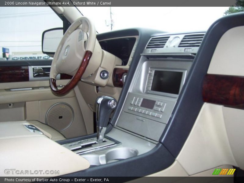 Oxford White / Camel 2006 Lincoln Navigator Ultimate 4x4