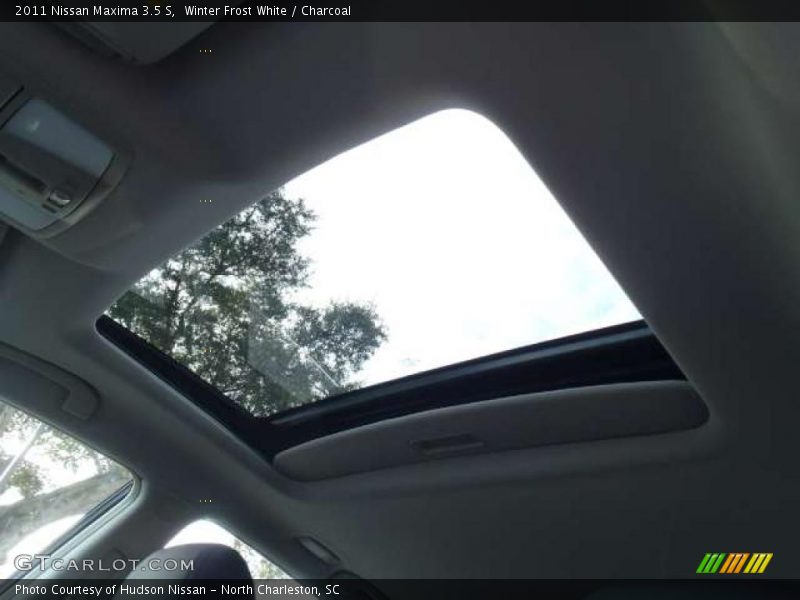 Sunroof of 2011 Maxima 3.5 S