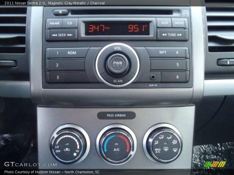 Magnetic Gray Metallic / Charcoal 2011 Nissan Sentra 2.0