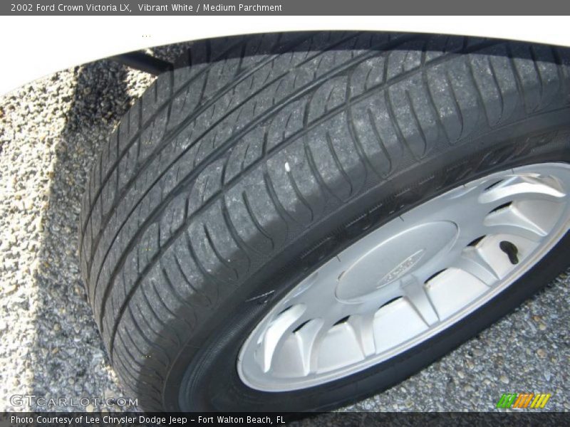 Vibrant White / Medium Parchment 2002 Ford Crown Victoria LX