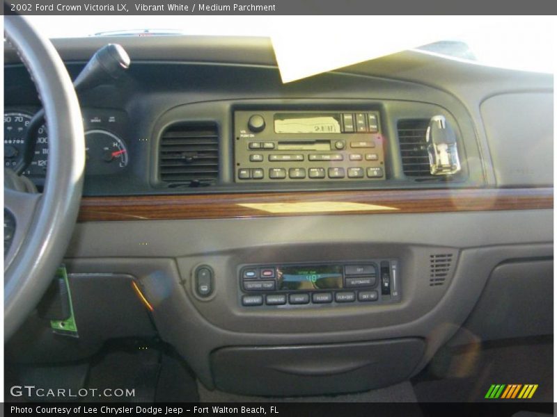 Vibrant White / Medium Parchment 2002 Ford Crown Victoria LX