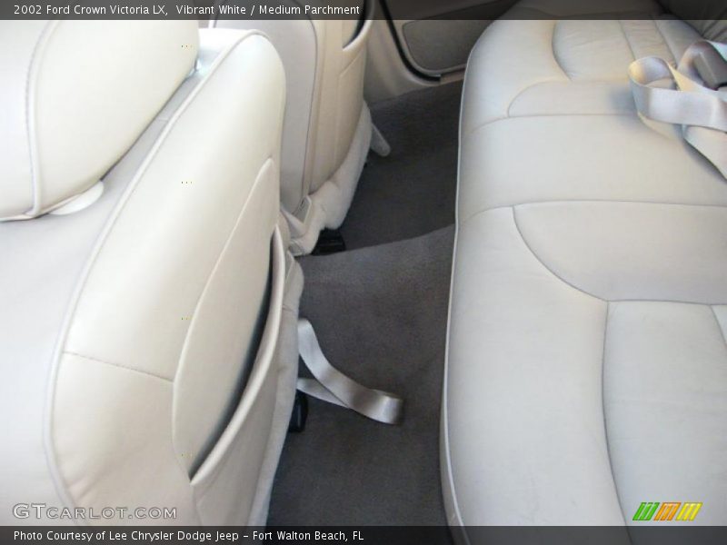 Vibrant White / Medium Parchment 2002 Ford Crown Victoria LX