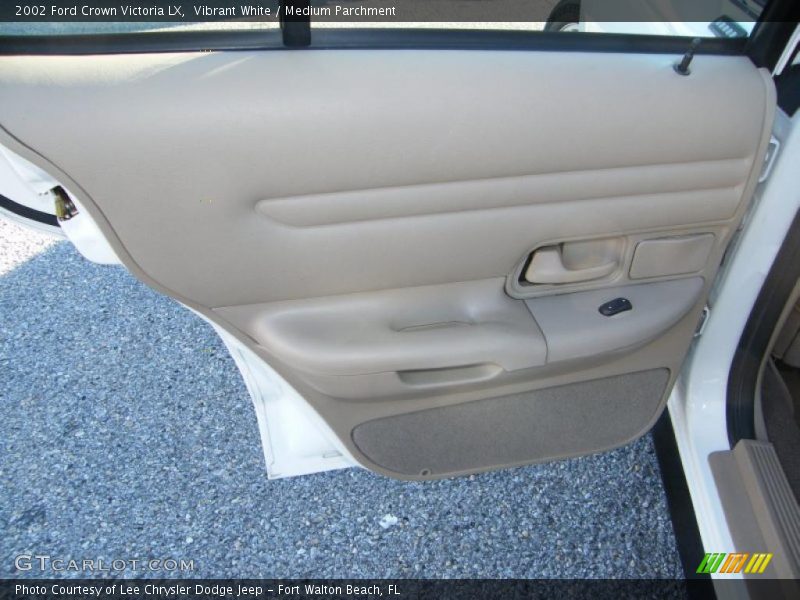 Vibrant White / Medium Parchment 2002 Ford Crown Victoria LX