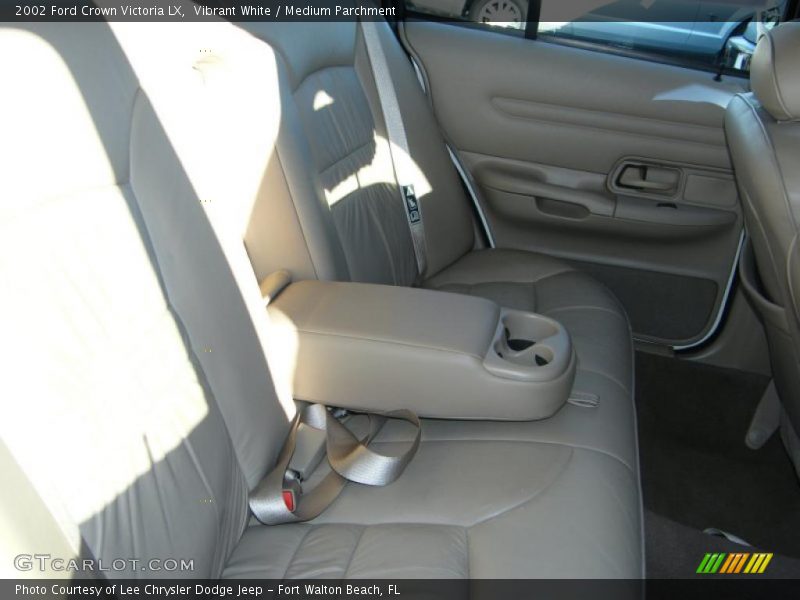 Vibrant White / Medium Parchment 2002 Ford Crown Victoria LX