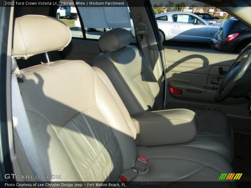 Vibrant White / Medium Parchment 2002 Ford Crown Victoria LX