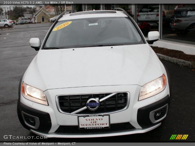Ice White / Off Black 2010 Volvo XC70 3.2 AWD