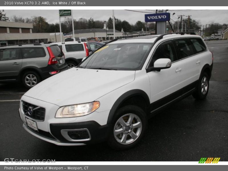 Ice White / Off Black 2010 Volvo XC70 3.2 AWD